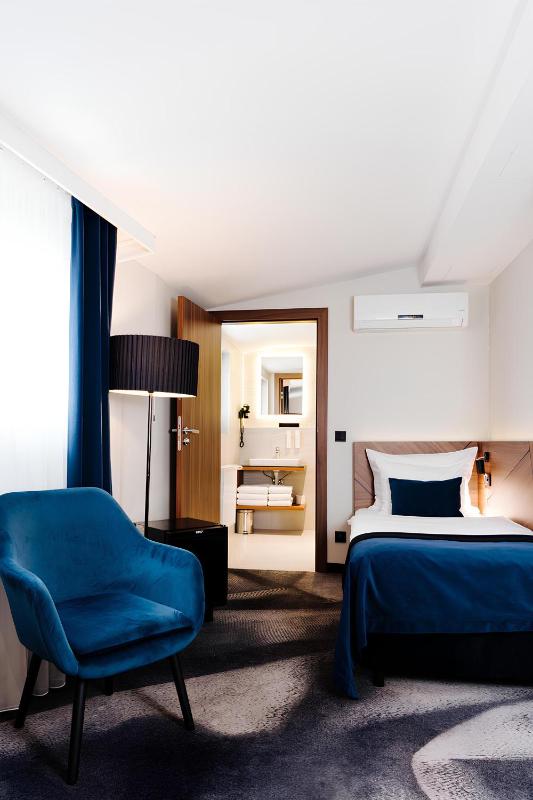 Premium Triple Room image 2