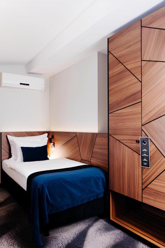 Premium Triple Room image 3