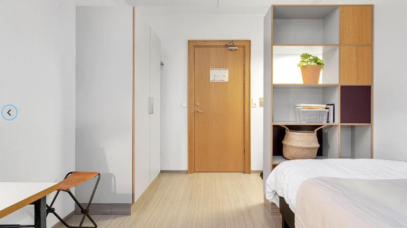 Single Room with Shared Shower and Toilet image 2