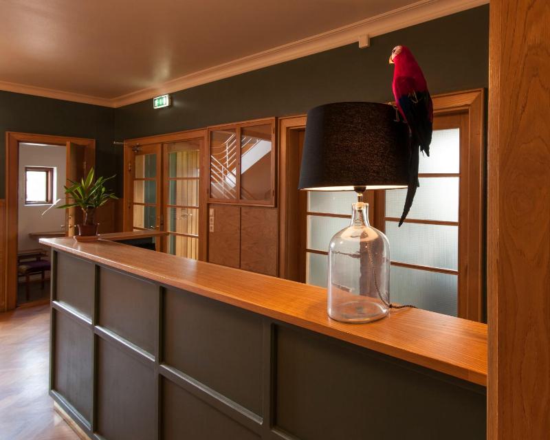 Single Room with Shared Shower and Toilet image 1