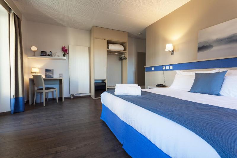 Superior Double Room image 3
