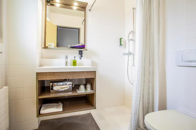 Double Room image 4