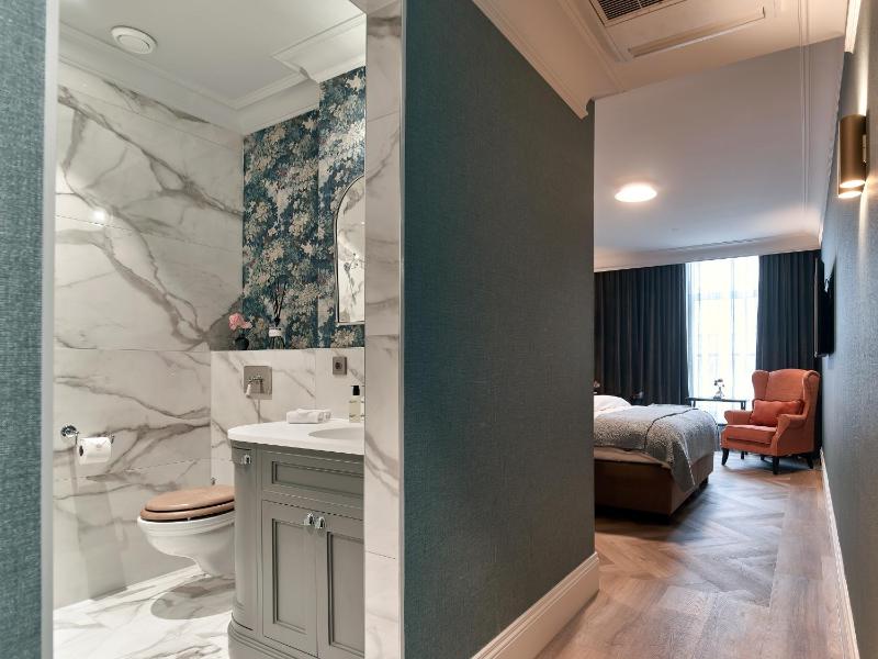 Ambassador Suite image 3