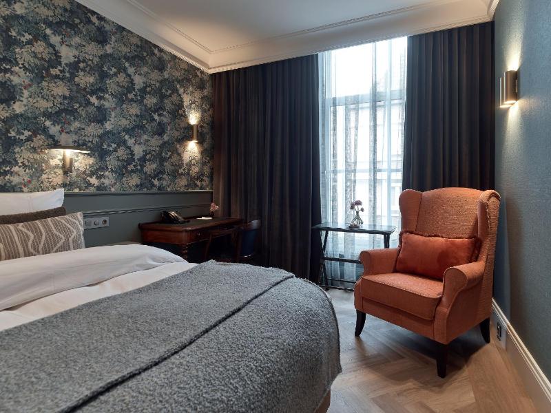 Ambassador Suite image 4