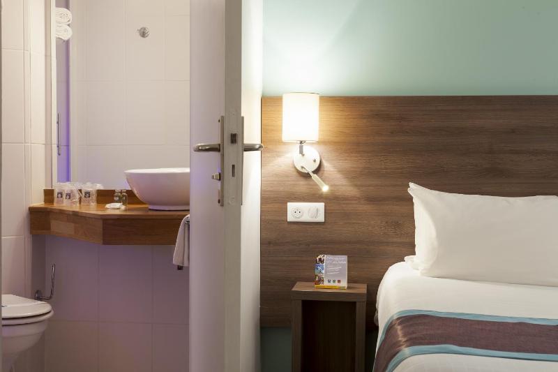 2 single Beds image 2