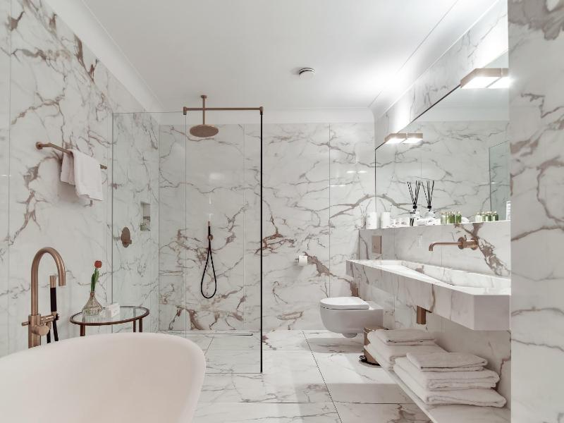 Executive King Suite image 3