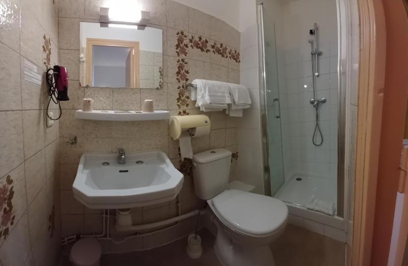 Twin Room image 1