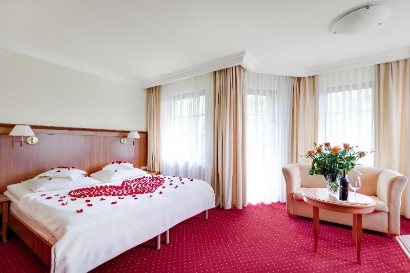 Triple Room with Balcony image 4