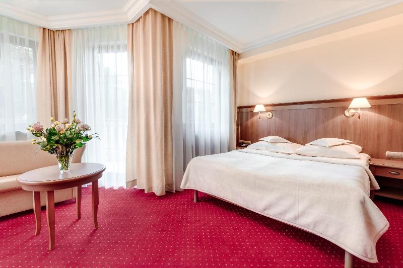 Triple Room with Balcony image 2