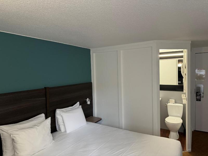 Double Room image 3