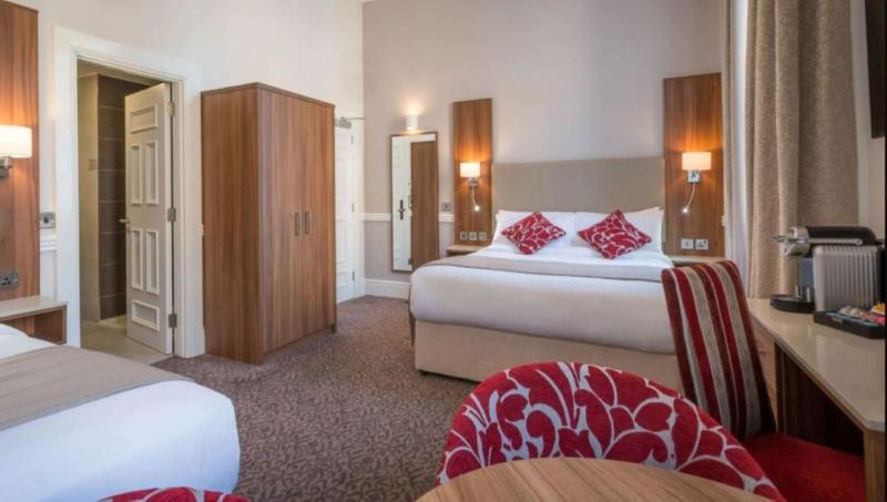 Double & Single Room image 4
