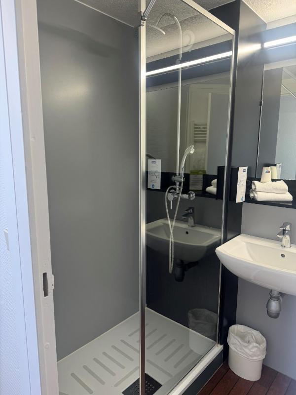 Twin Room image 2