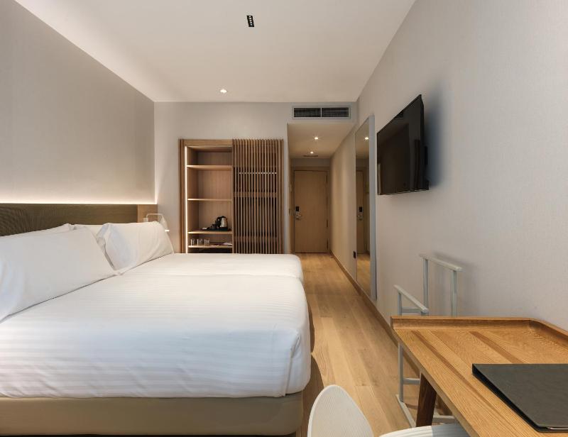 Twin Room with Extra Bed (3 Adults) image 4