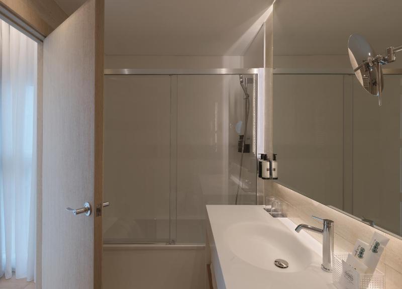 Budget Double Room image 2