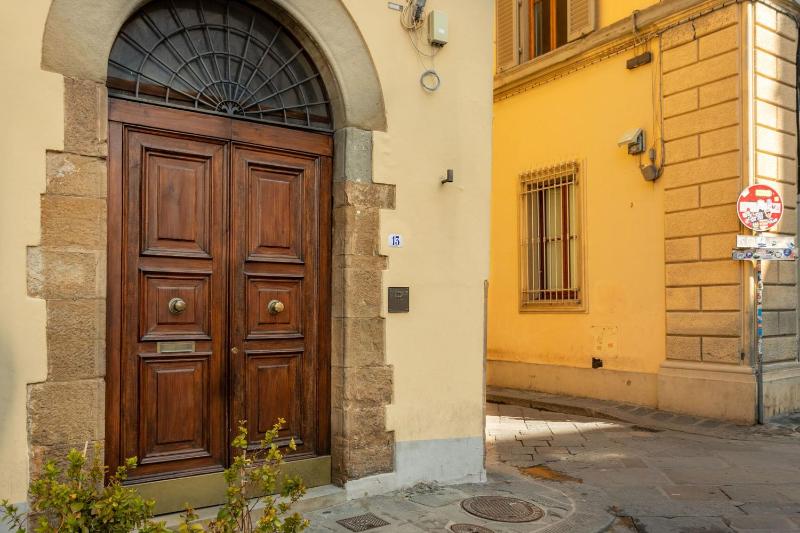 Santa Croce Dante's View Apartment with Terrace by Halldis - image 16