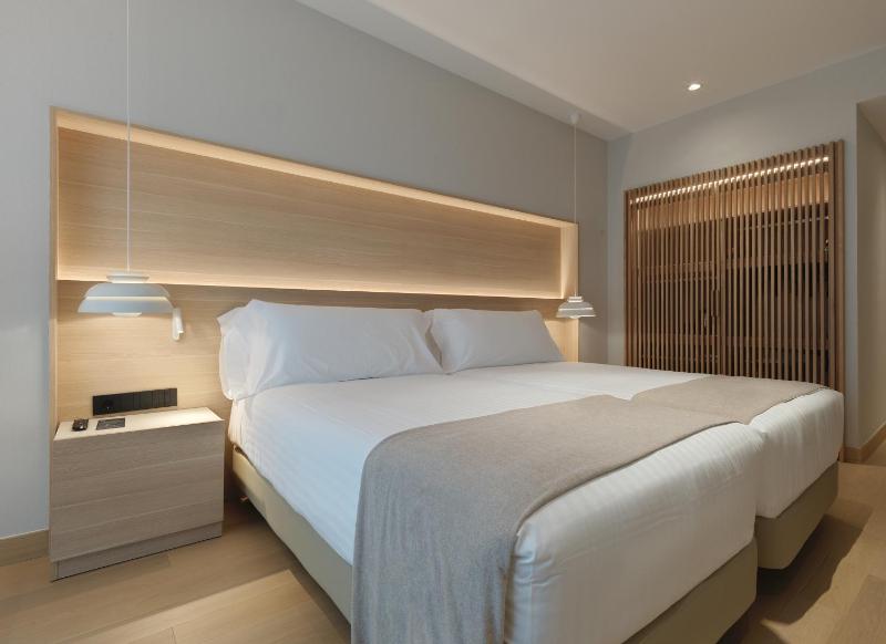Double or Twin Room image 3