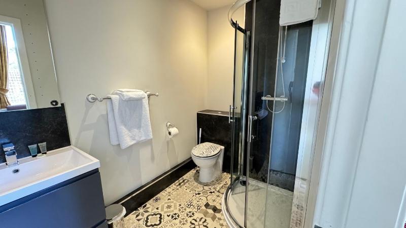Single Room image 3