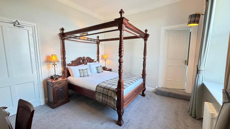 Family Room with Sea View image 3