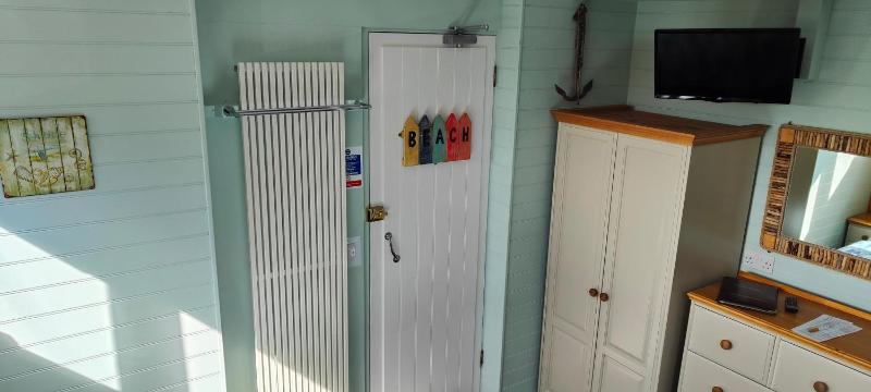 Deluxe King Room image 3
