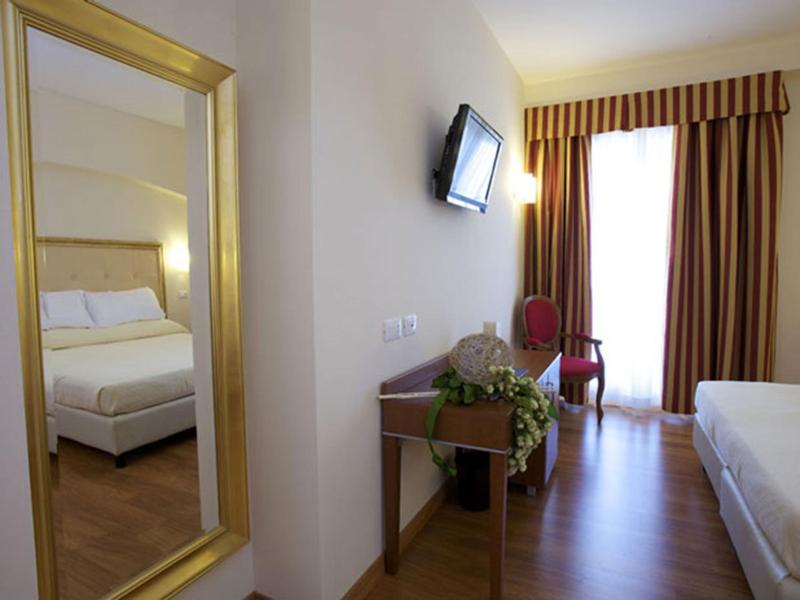 Deluxe Single Room with Valley View image 3