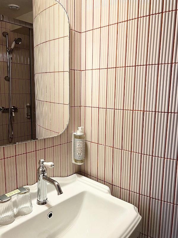 Classic Double Room image 2