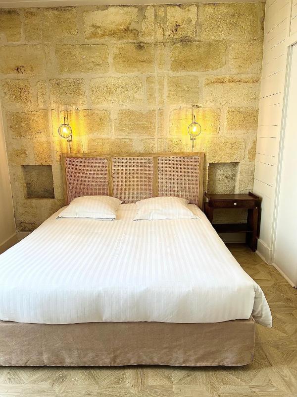 Standing Double Room image 3