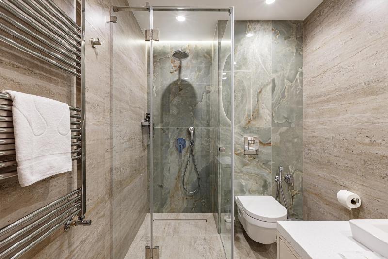 Junior Suite with Spa Access image 3
