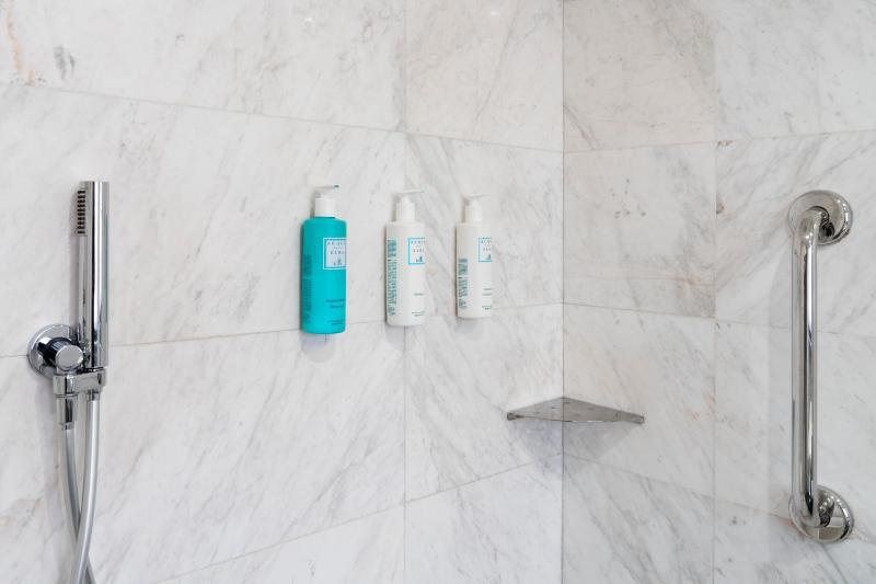 Superior Twin Room image 3