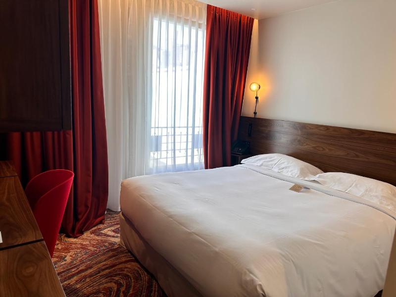 Standard Queen Room image 3