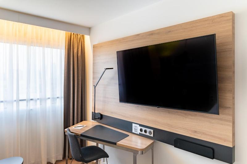 Standard Single Room image 4
