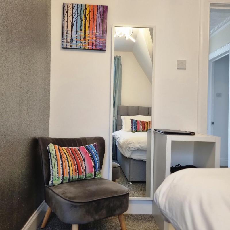 Single Room with Private External Bathroom image 2