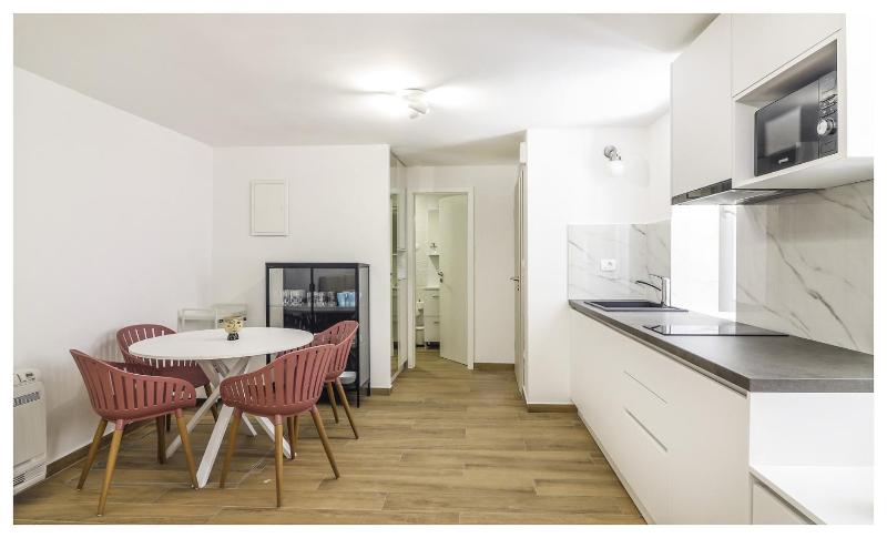 House Gambin - image 6