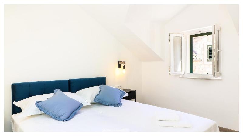 House Gambin - image 11