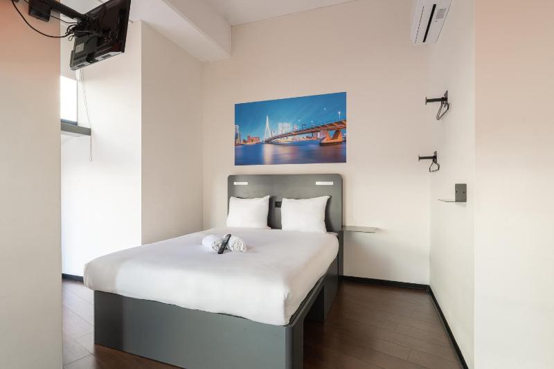 Superior Double Room - Disability Access image 4