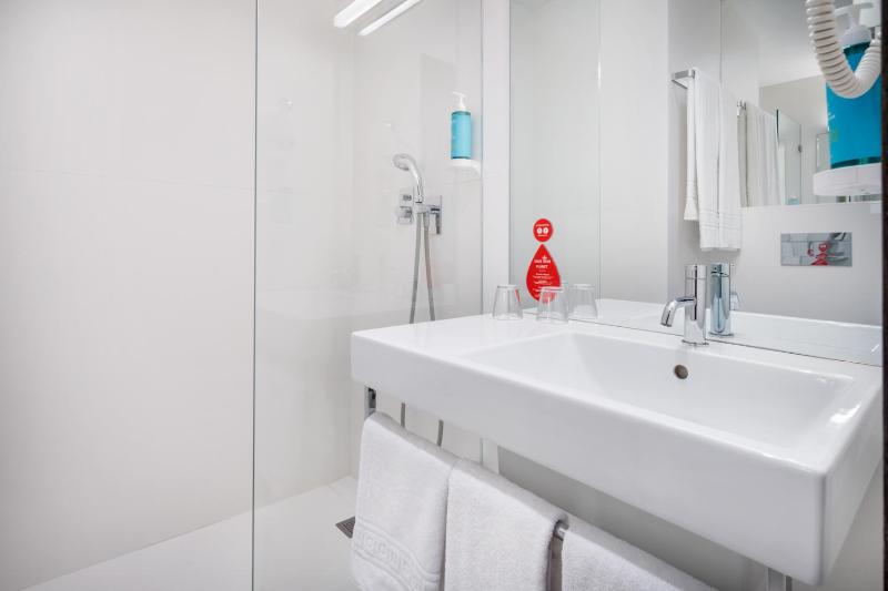 Standard Double Room image 1