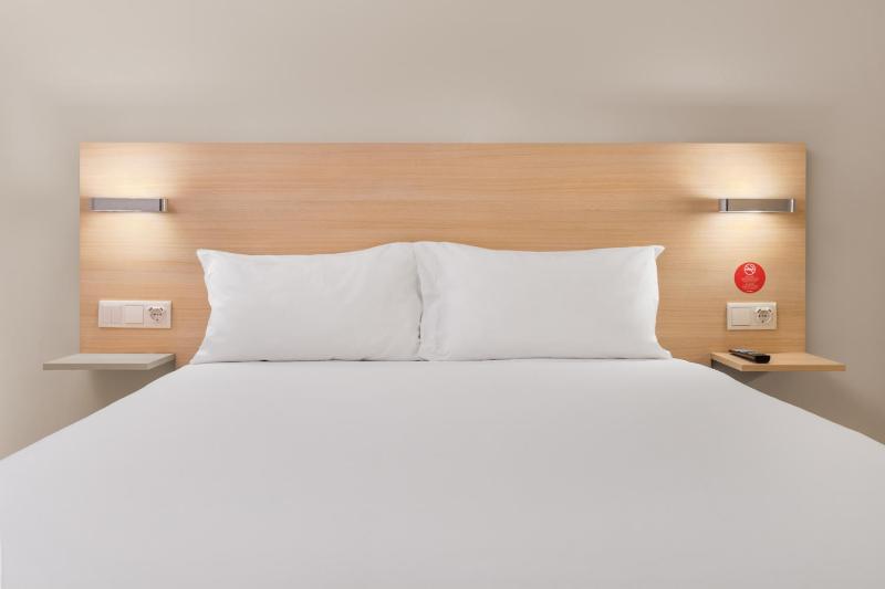 Standard Double Room image 3