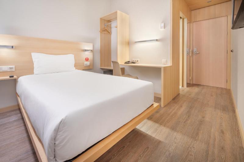 Single Room image 2