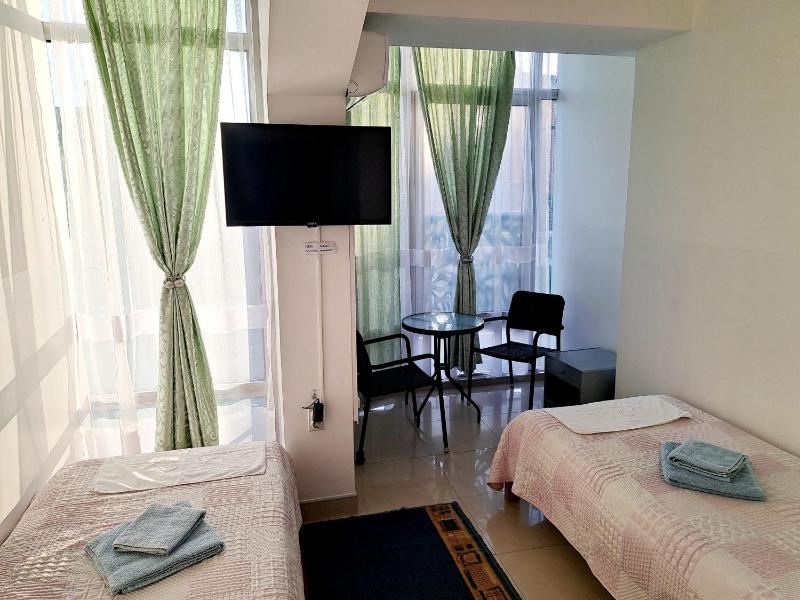 Twin Room with Shower image 4