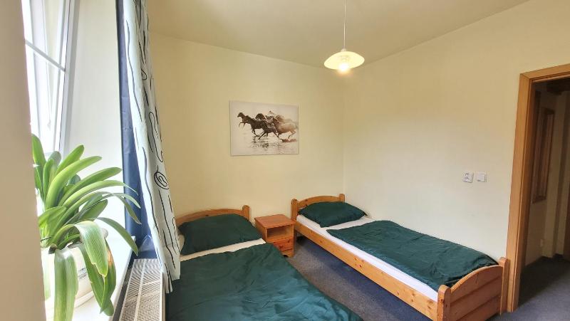 Twin Room with Private Bathroom image 3