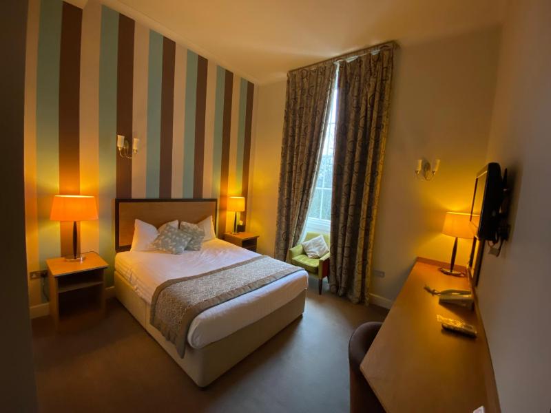 Double Room image 2