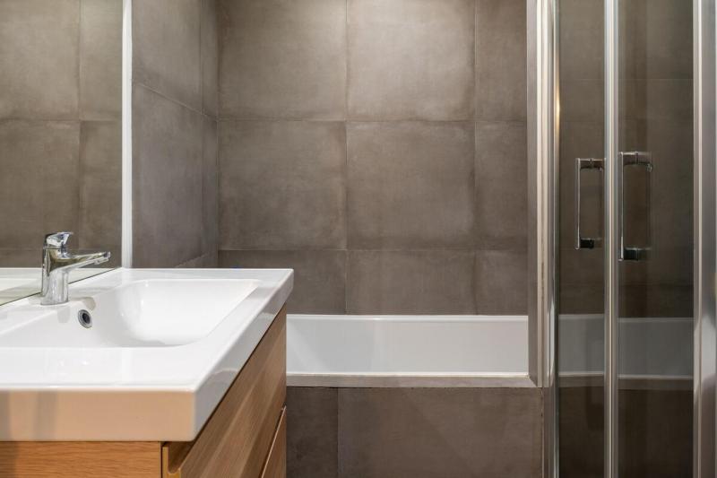 Modern 2BD Apartment w BalconyMénilmontant - image 6