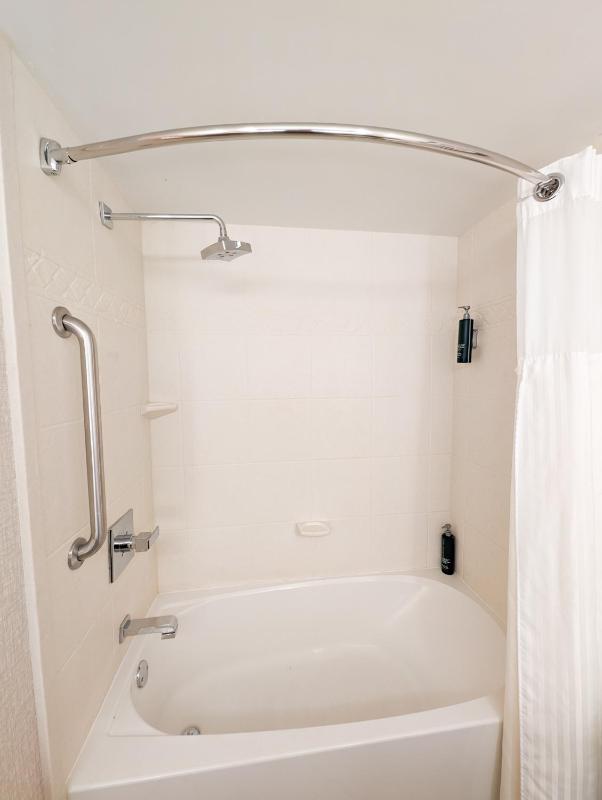King Room with Bath Tub - Mobility Access image 2