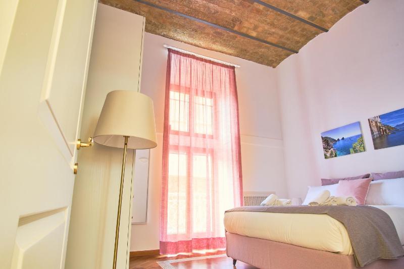 Pink Star Napoli Luxury Apartment - image 10