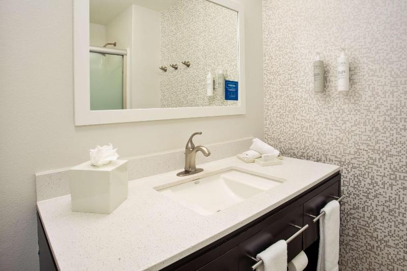 Queen Studio Suite - Hearing Access/Non-Smoking image 2