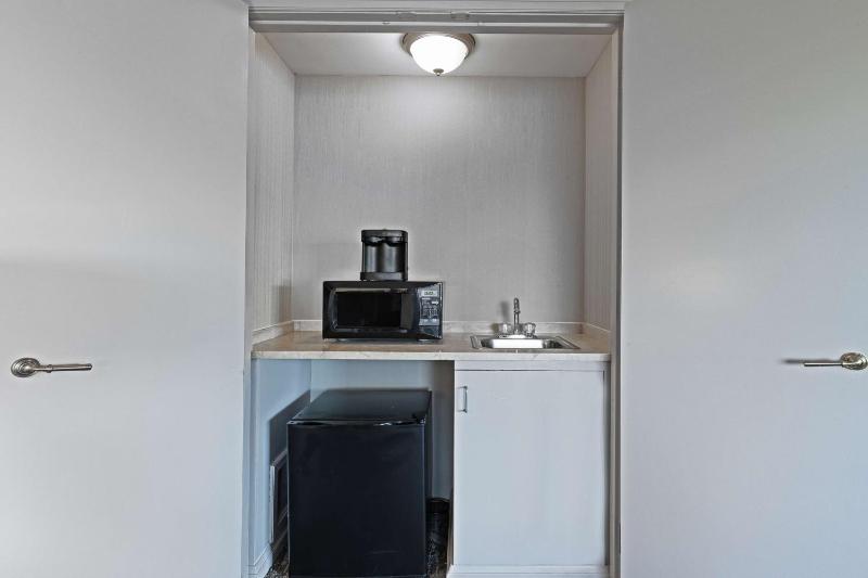 Junior King Suite with Seating Area image 2
