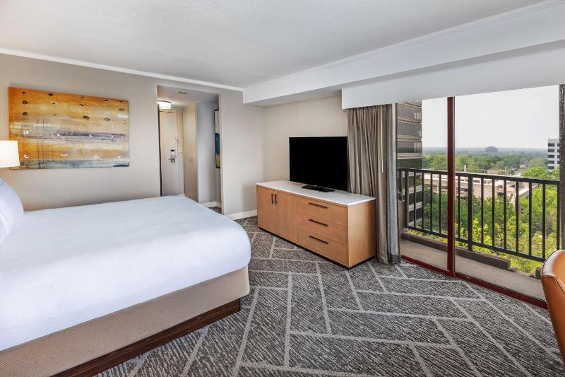 King Room with Balcony image 3