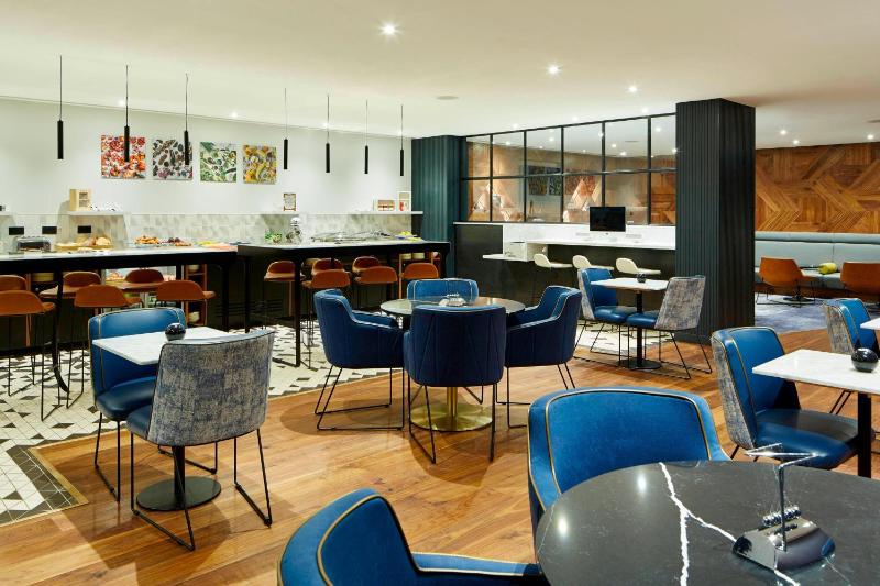Executive Room, M Club lounge access, Guest room, 2 Double image 4