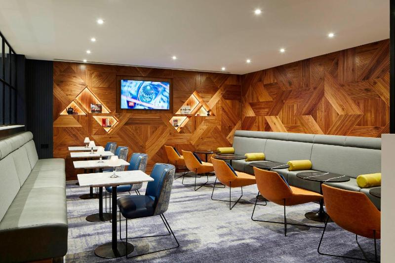 Executive Room, M Club lounge access, Guest room, 2 Double image 3