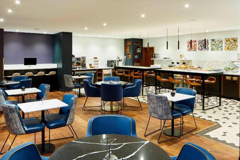 Executive Room, M Club lounge access, Guest room, 2 Double image 2