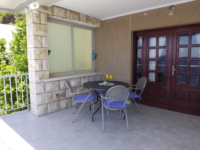 Two-Bedroom Apartment with Terrace and Sea View image 4